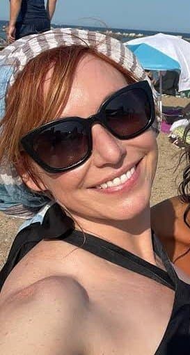 Red headed Kari Byron is one sexy science nerd.  Smart and slutty a gooner dream woman