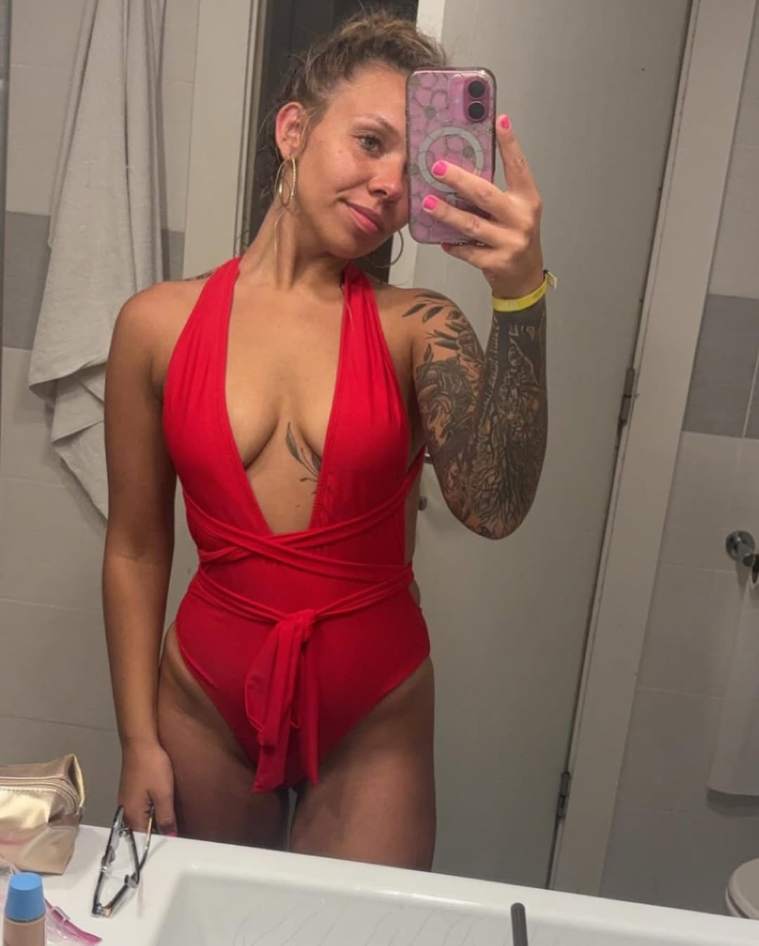 Friends girlfriend used that tongue on the college bball players big cock