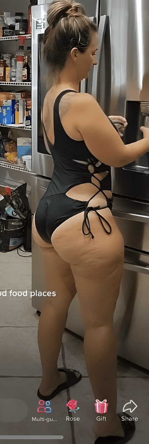 Big booty TikTok MILF Julie Vaughn