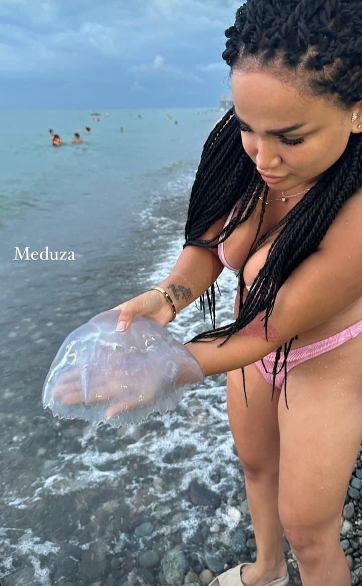 Sexy glamour feet pedicure woman sexy tits