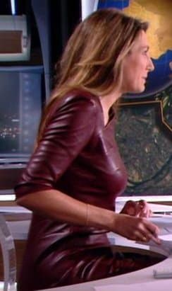 Anne clair coudray très jolie présentatrice cuir