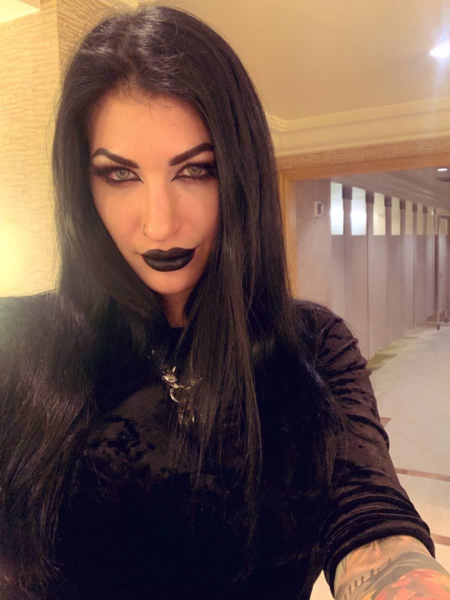 Even A 6’1 Female Dom Can’t Resist BBC