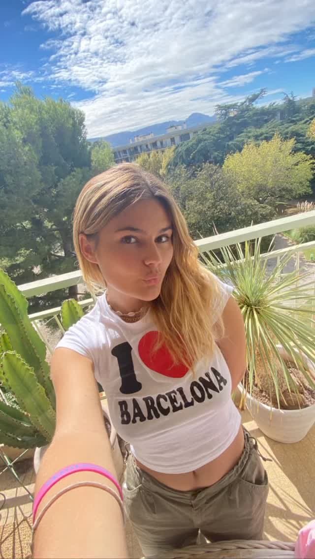 Chloé, grosse chienne française exposée