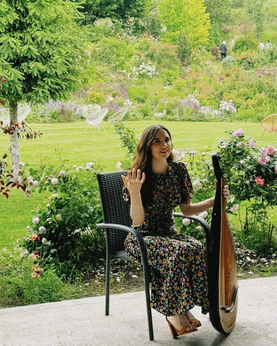 Sexy lips hot feet slut. High heel