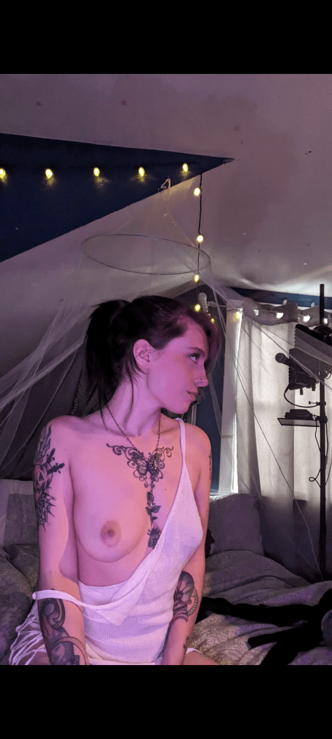 Natural slut Vera can finally unleash the slut inside all the way