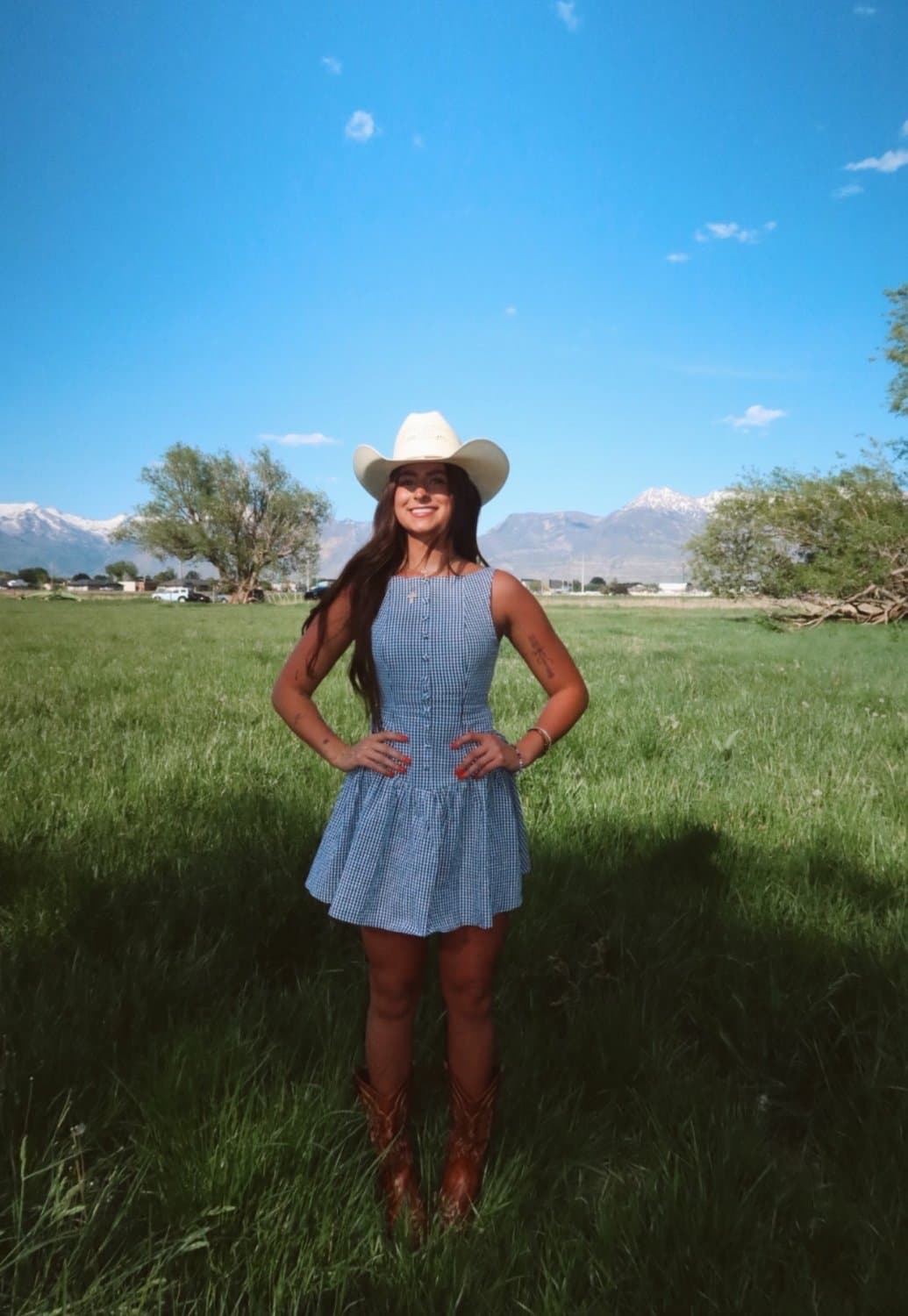 Tatted brunette teen slut laney (18)