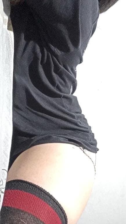 Le encantan las pijas grandes a esta putita infiel culo gordo