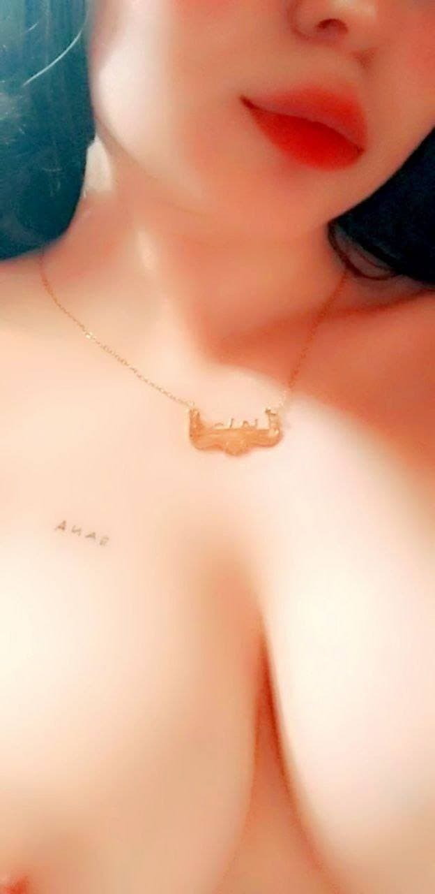 Arab girl with beautiful hijab and appetizing body???