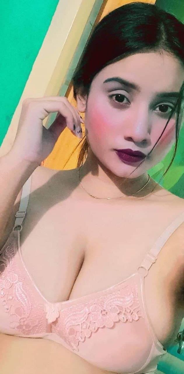 Extremely beautiful hot sexy bangladeshi girl