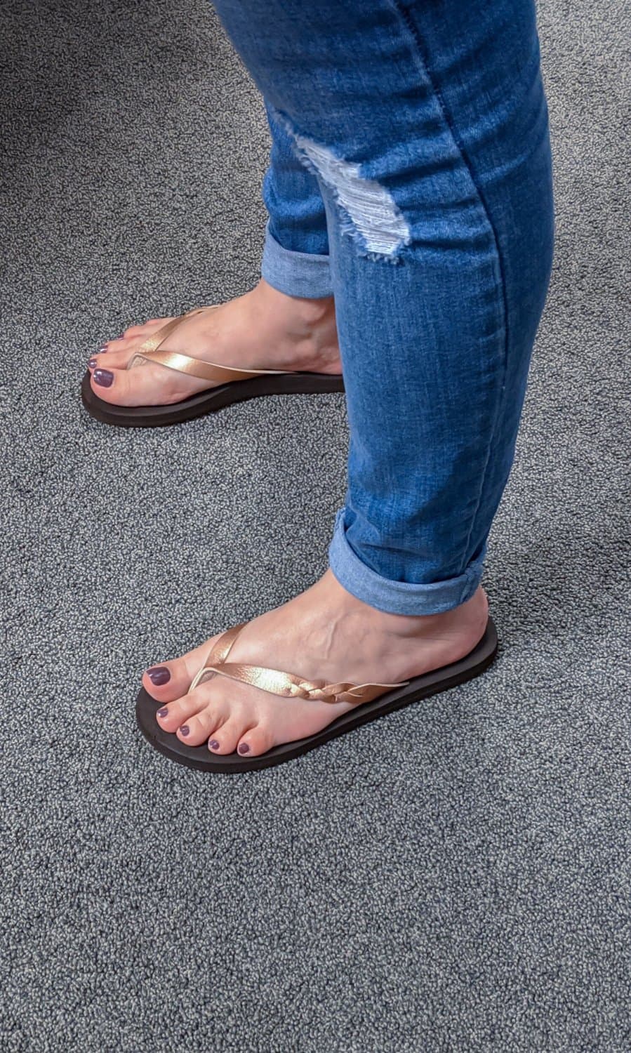 Moms friend in flip flops