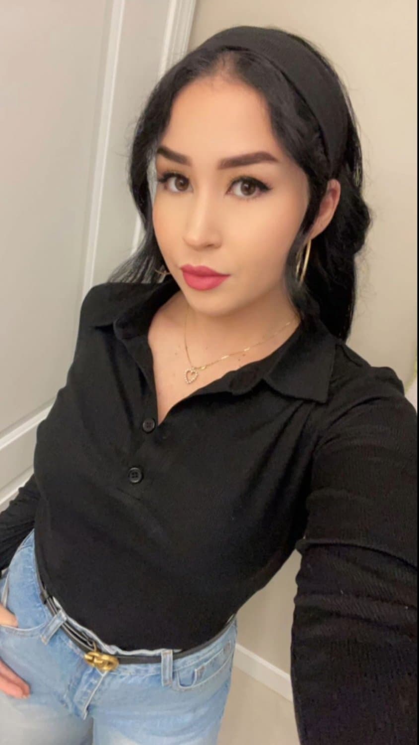 Click to view full size IG: Soy_Isisbm beautiful latina with perky tits and sexy feet