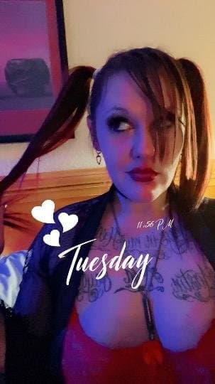 Bisexual Slut Dahlia Sucks Cock Like A Pro