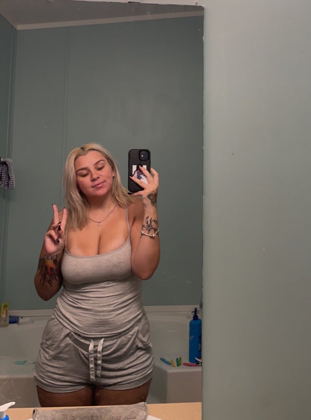 @karifrances13 on twitter, ive been edging and gooning to her for the last 3 months