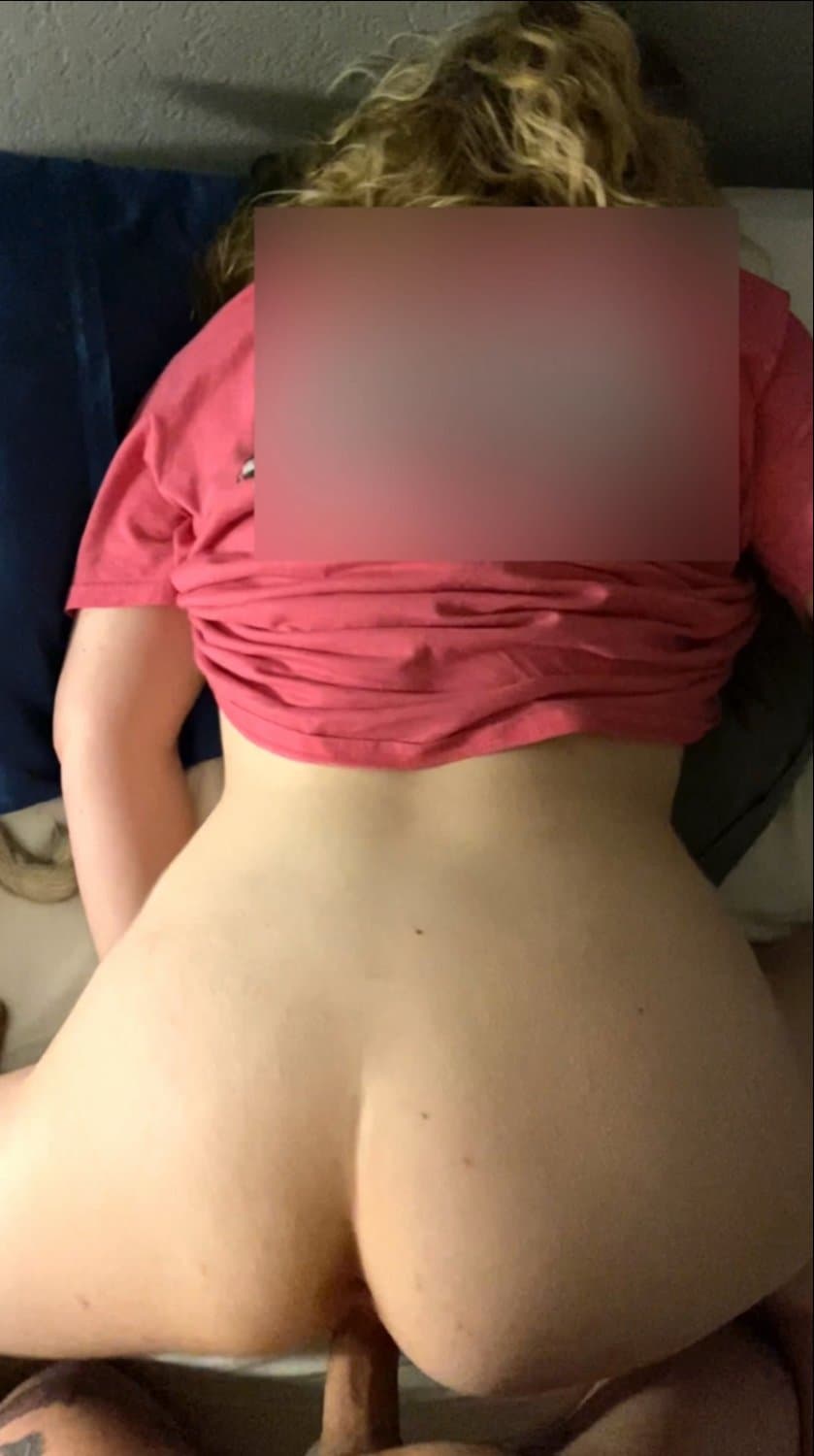 Thick booty bouncing as she takes dick