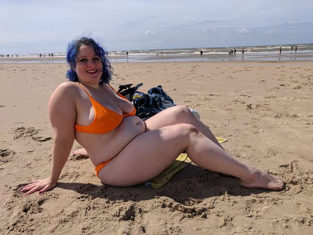 Beached Whales? Whores An Shores? BBWs at the seaside, tasting the spume ;)