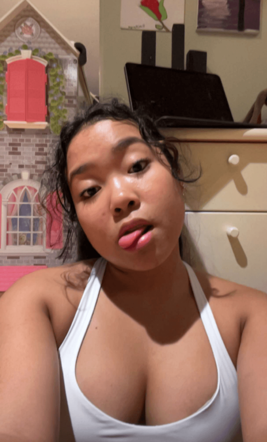 Monique 18 nudes of the busty asian girl