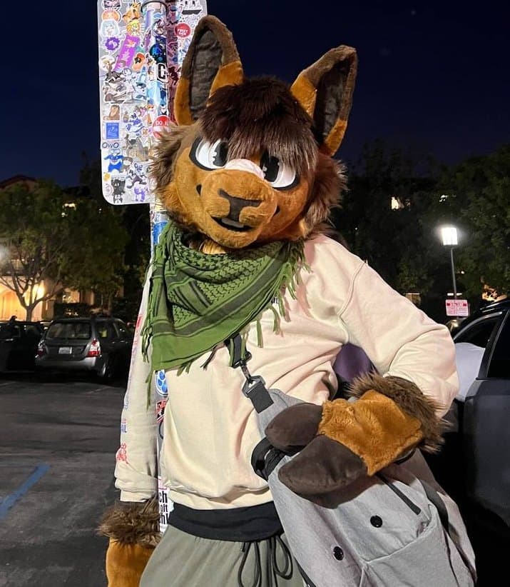 [FURRY] hot bi/pan furry femboy twink (žûřùźûķîìń/jëșśäbřêéďêř)