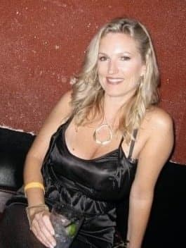 Cougar realtor caught shaking her nice titties in public on camera back in 1993!