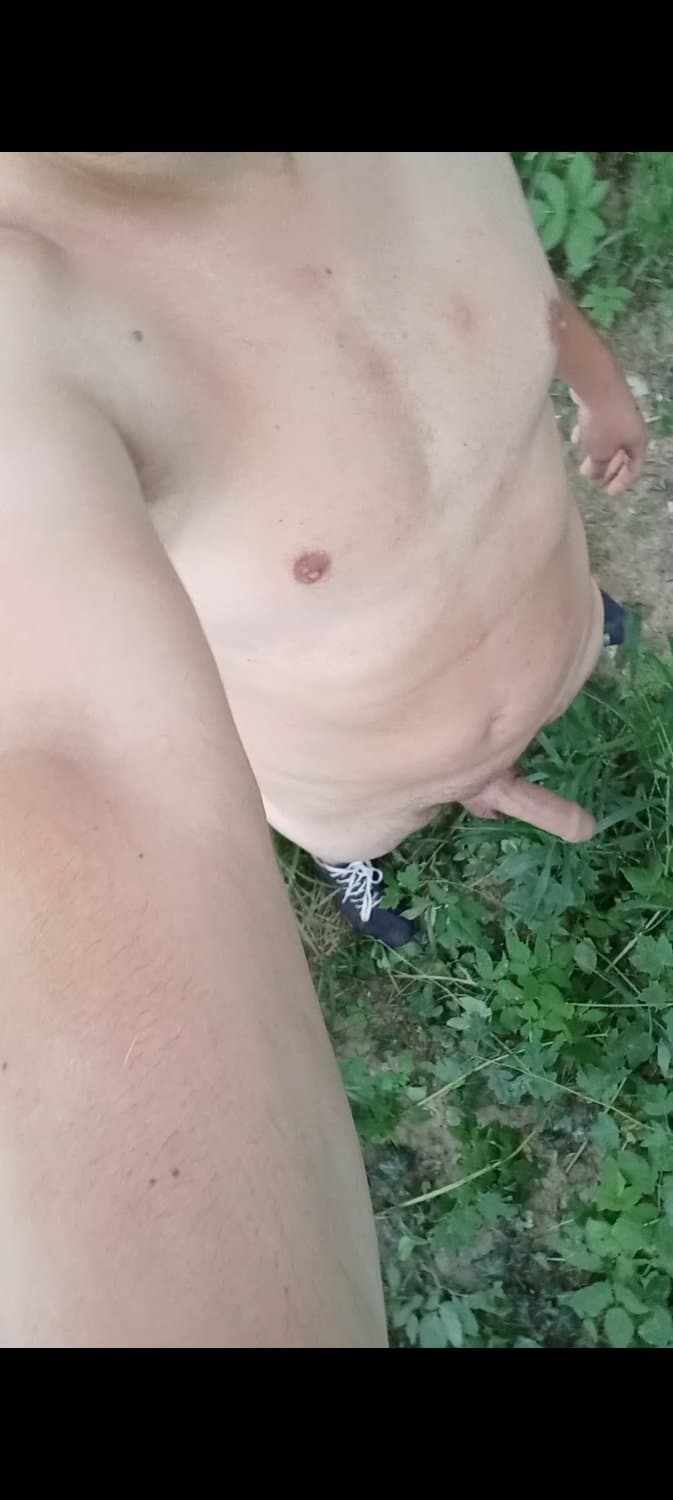 Isar nude outside