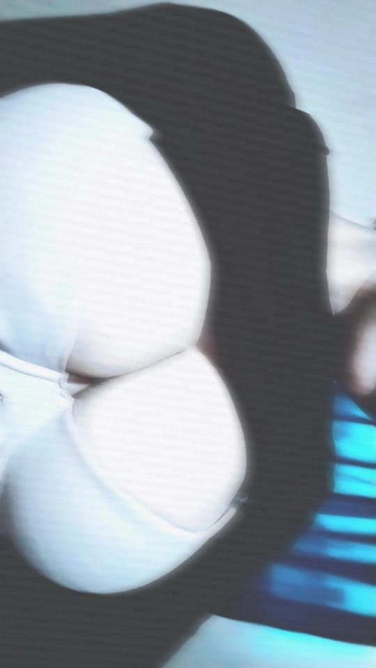 Blanquita culona y tetona deliciosa