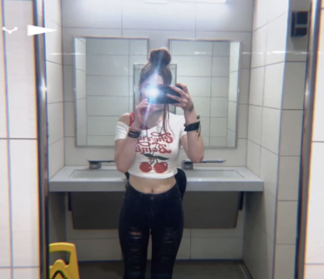 Look at my IRLs tight little teen tummy NNGGHHHH degrade this petite little goth slut