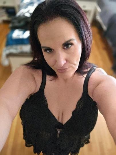 100% REAL. MATURE GRANDMA MILF MOMS actual camera roll nudes leaked check ur moms