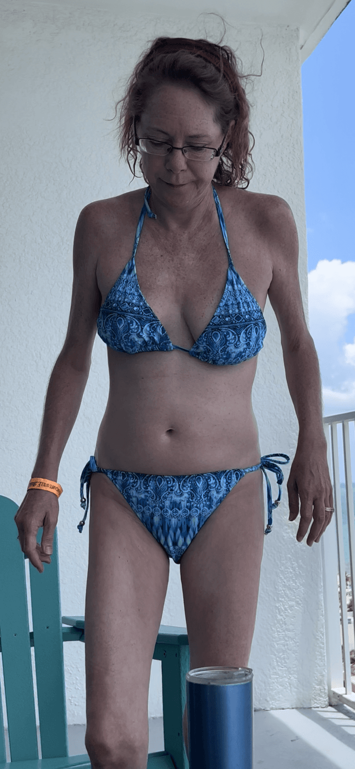 Click to view full size Red Head slut Amanda on Vacation