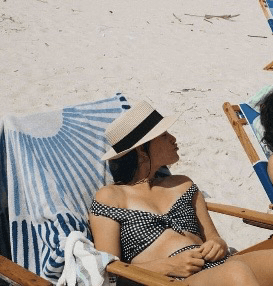 Christian milf whore Mary Kate Robertson has a hot mom bod and a five head that needs painting