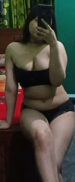 Sweet desi girl sucking her bf and pissing for him