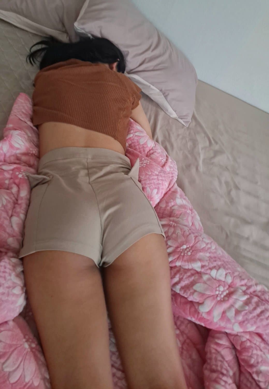 Sodok memek pakai kondom