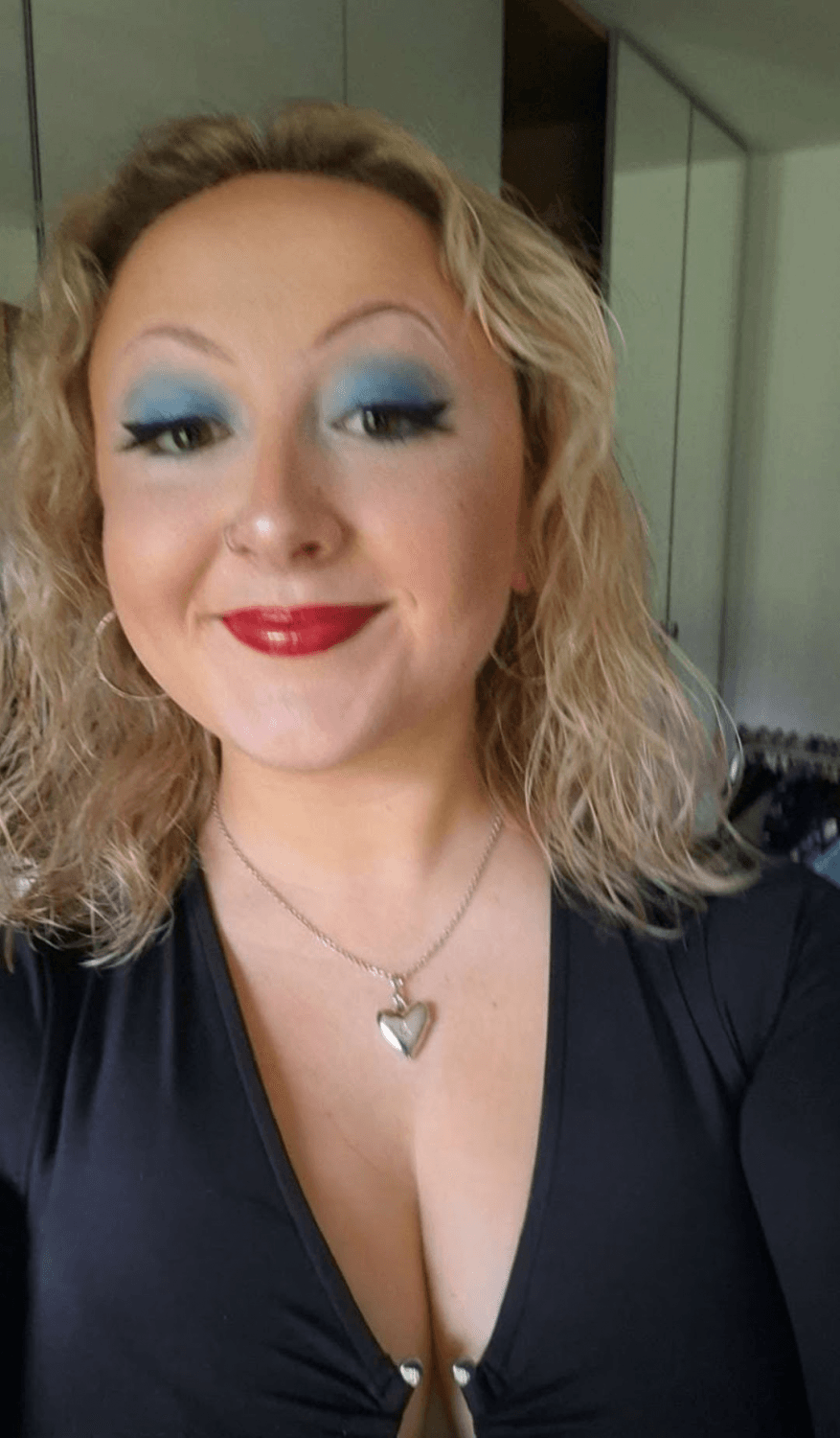 I dream of hundreds of hard cocks stroking for Molly. Repost this to achieve my dream