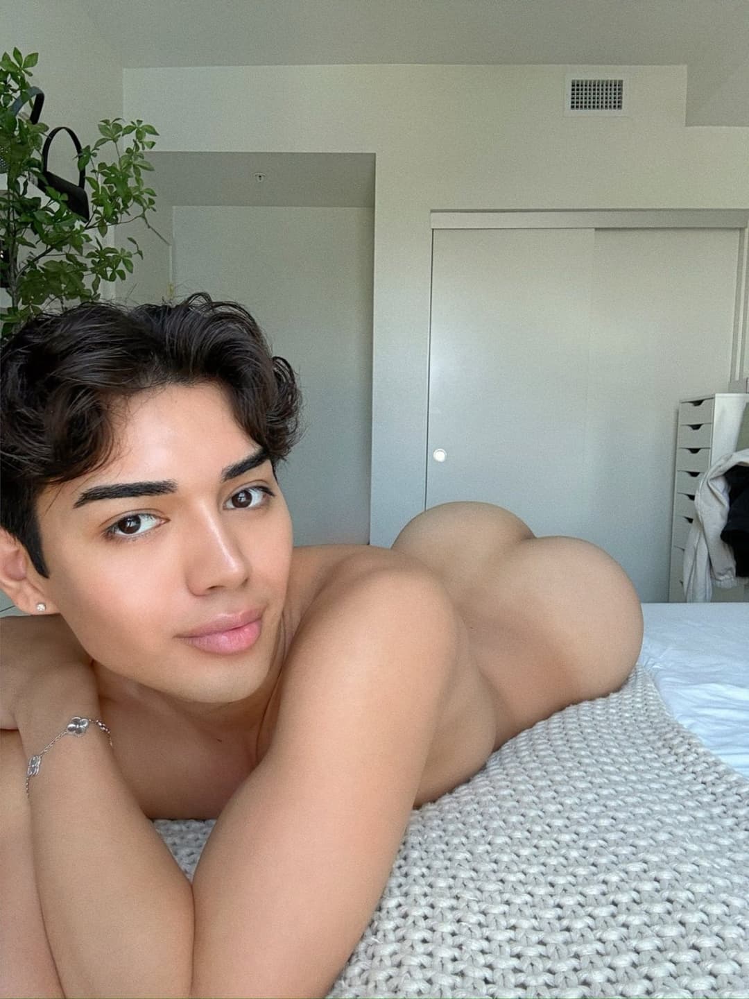 ANGEL REYNOSO ? GORGEOUS TWINK ?