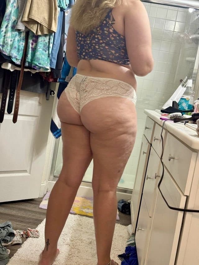 Fat Tits & Giant Ass On Curvy Slut Wife