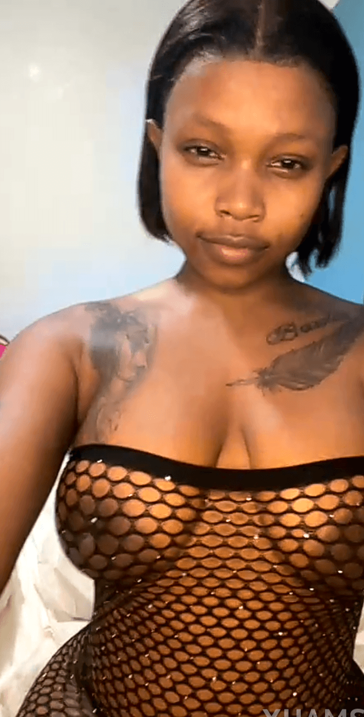 Sexy African big tits fishnets