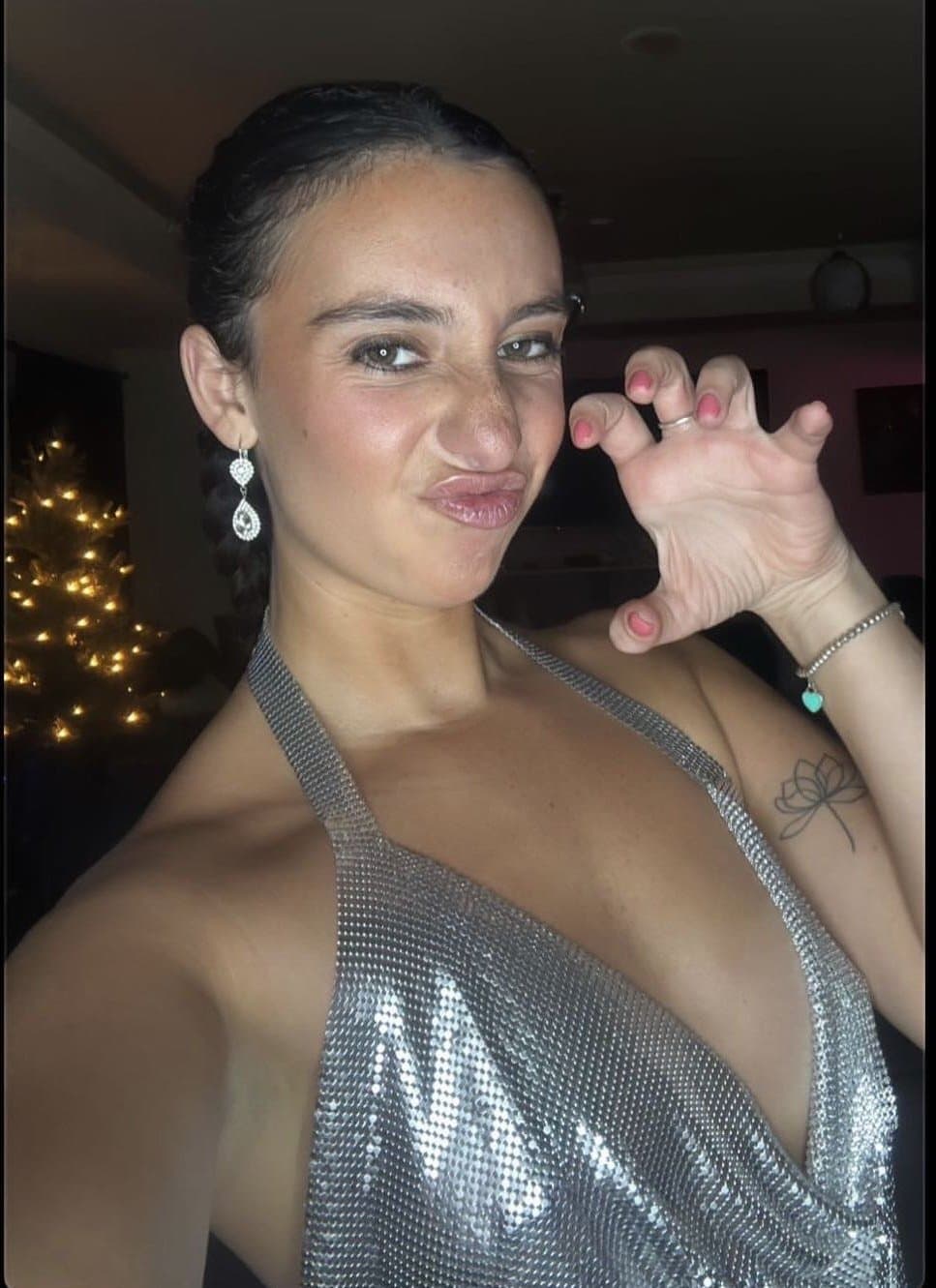 sexy bella with her sexy body