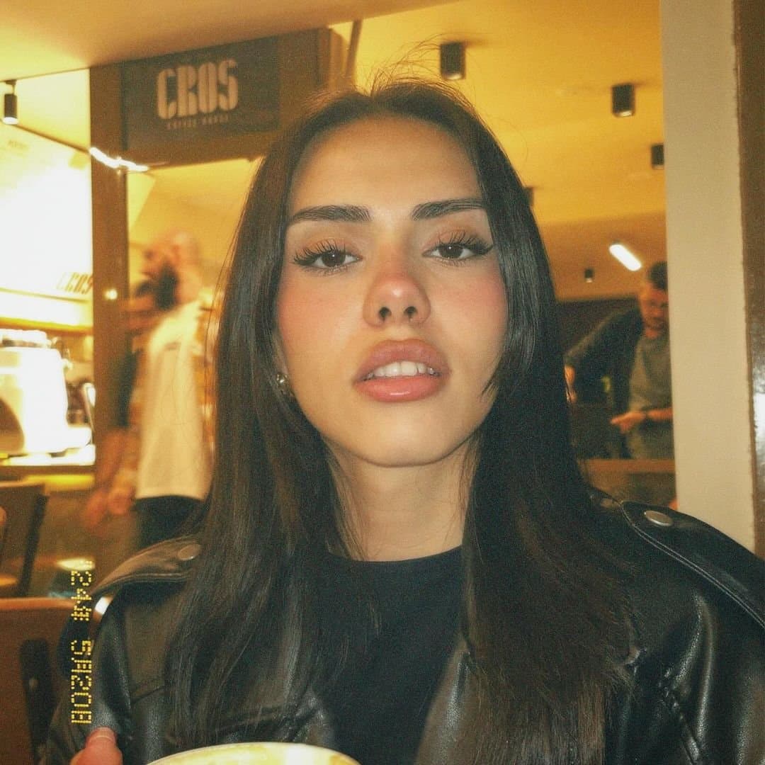 Leaked Stunning Teen Webslut Gets Pussy Pumped With Juice