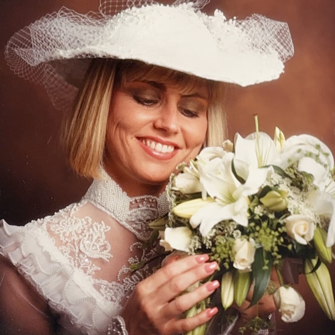 Click to view full size Buddies mom. Love her name to be famous! Comment below if you find it. Comment share like post!