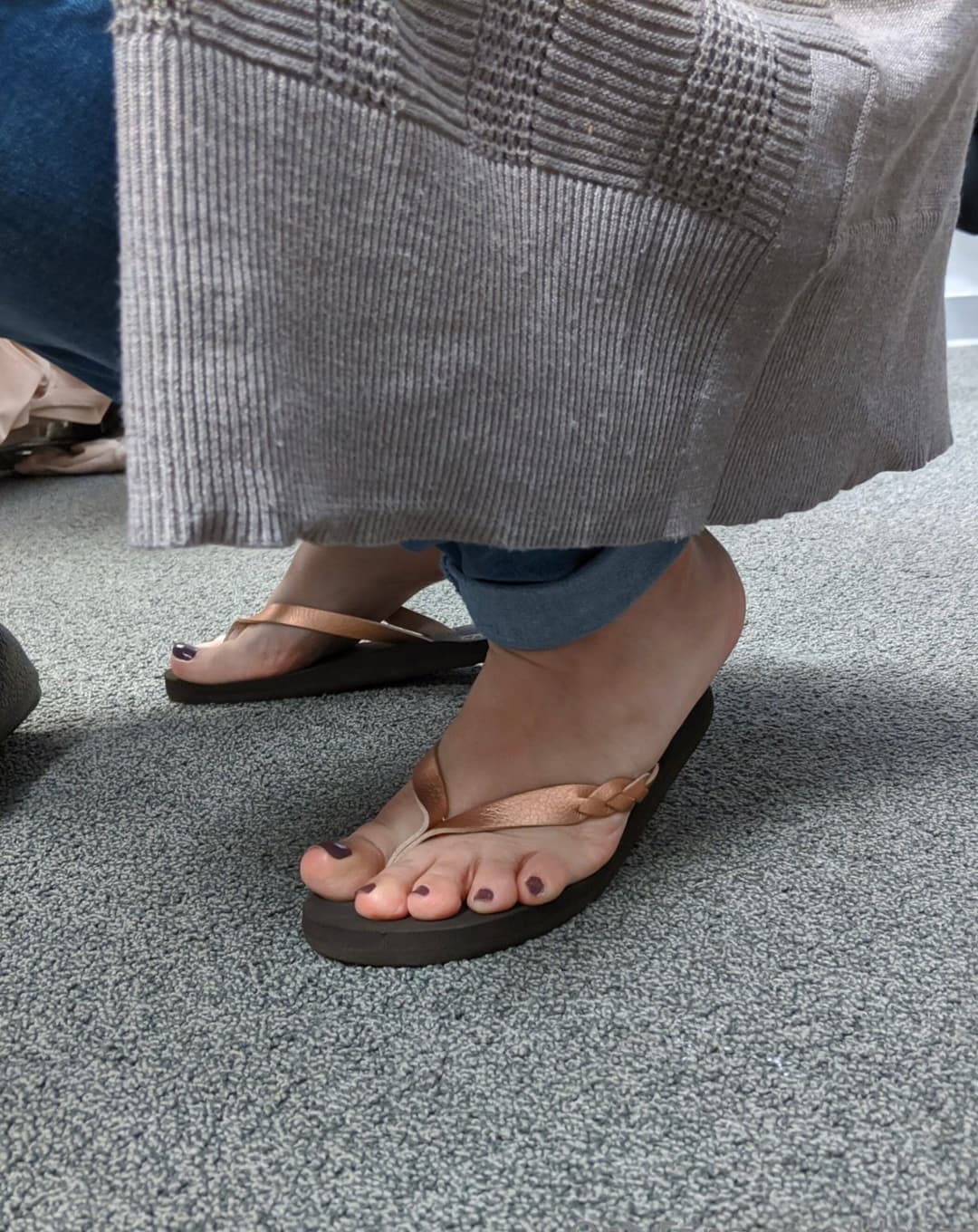 Moms friend in flip flops