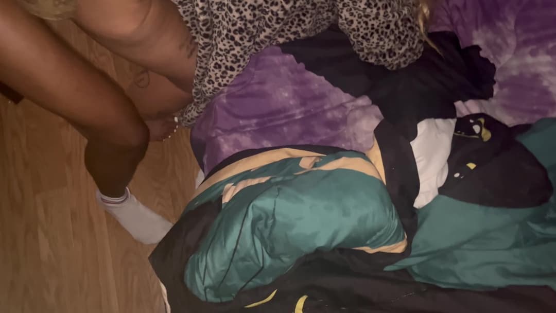 Went to the kitchen and her sister let me fuck