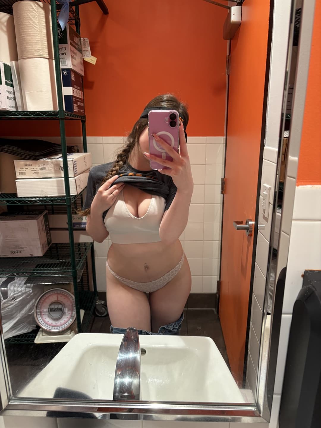 Yesenia sends pics for 5 dollar tip and sucks me up after work cuz of the 5 dollars
