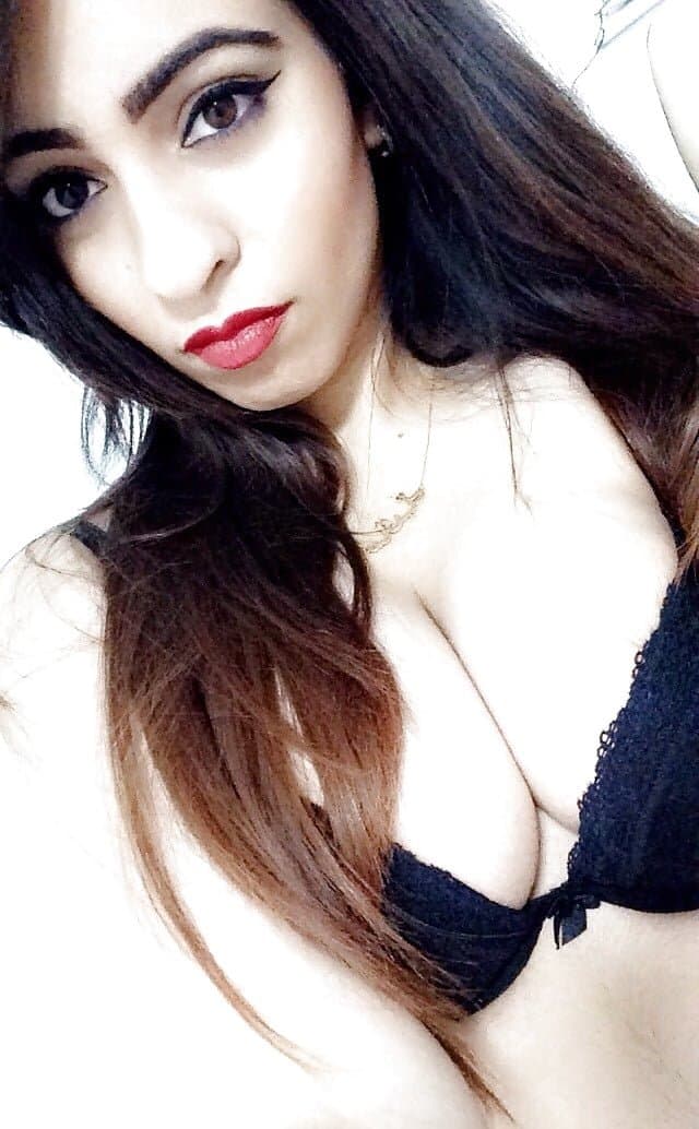 Hot Beautiful Desi Indian Slut Nude Selfie Leaks