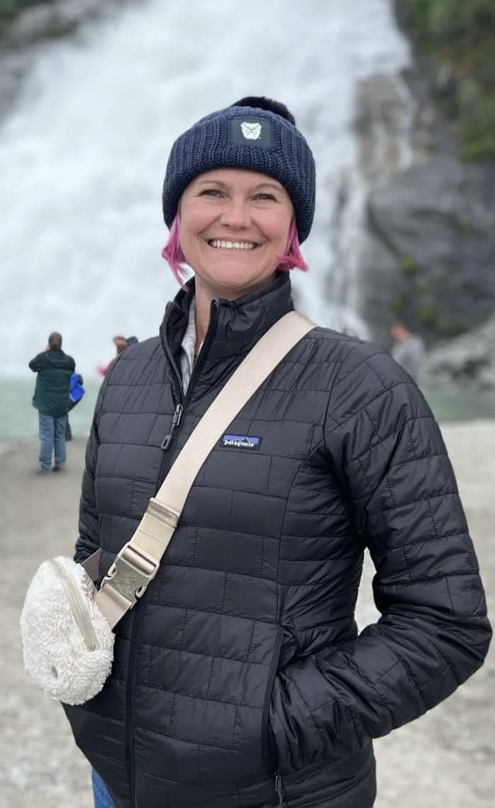 A Miss Texas winner & a few mid housewives get wet, wild & naked at spring break