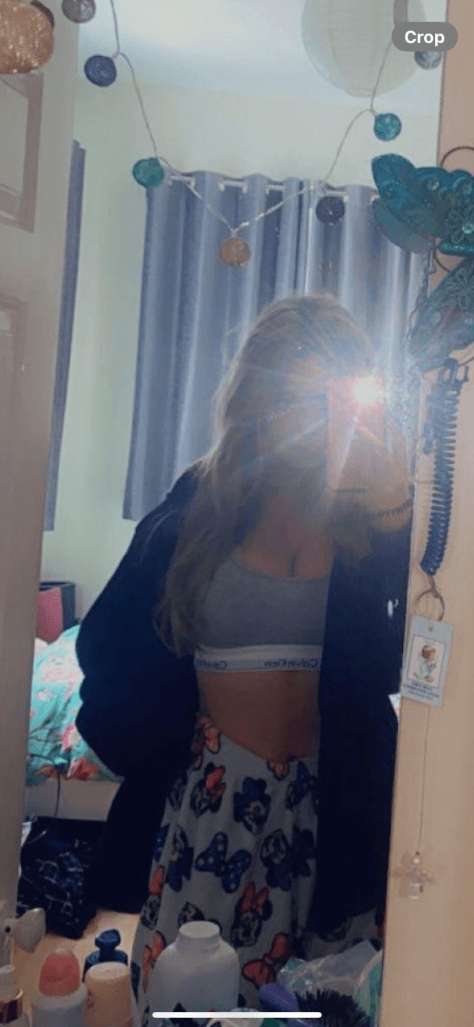 Click to view full size Snap slut Rose showing what a good fuck toy she can be