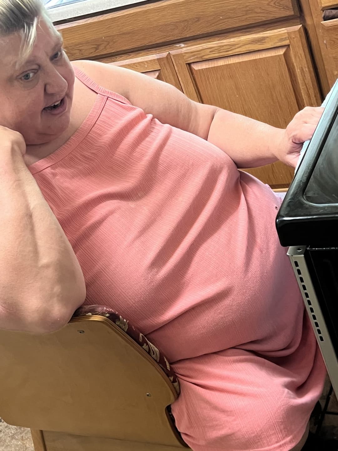 Real ssbbw mom candid too fat to stand and cook but fat enough to fuck