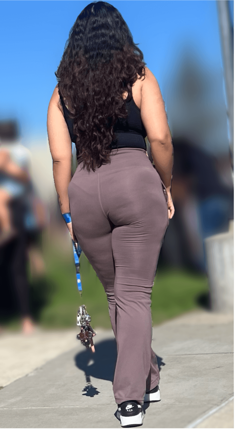 Milf Latina with fat ass wears yoga pants everyday for me