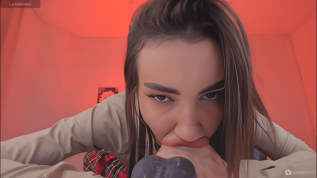 seksikäs Kriss imee dildoa