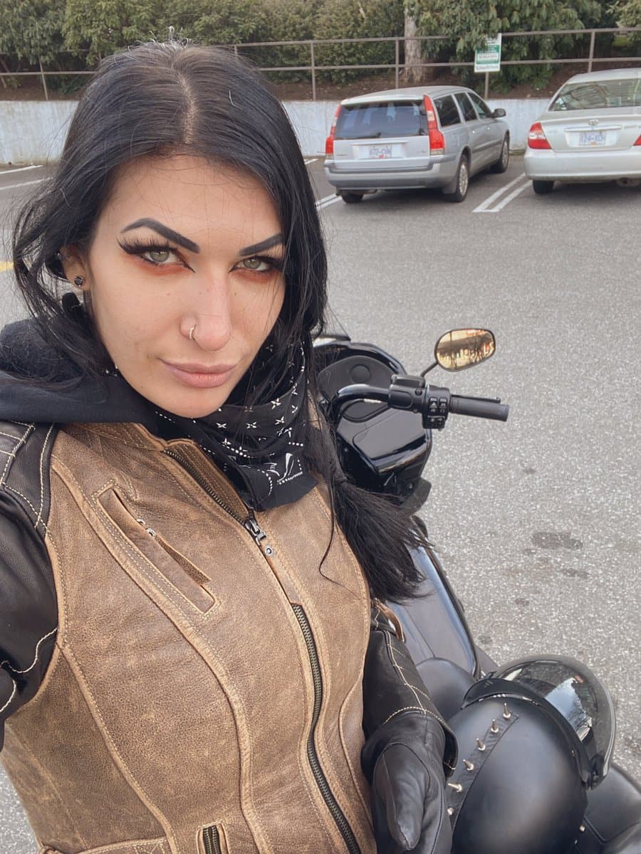 Even A 6’1 Female Dom Can’t Resist BBC