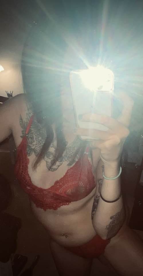 Click to view full size Slutty baby mumma Gwen is ready to be bred again