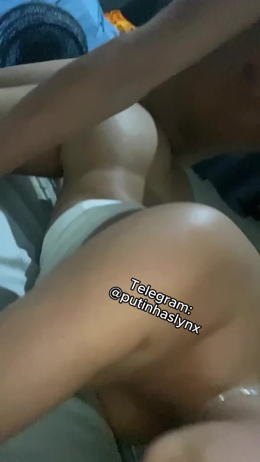 Novinha de 18 foi vazada dando no pelo