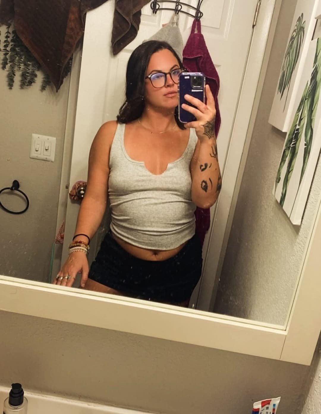 Little sis has a slutty older sis role model